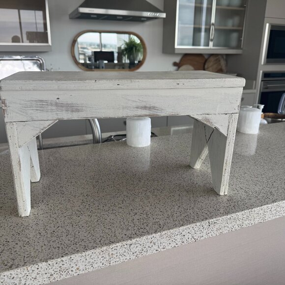 Small wooden stool - Picture 1 of 1